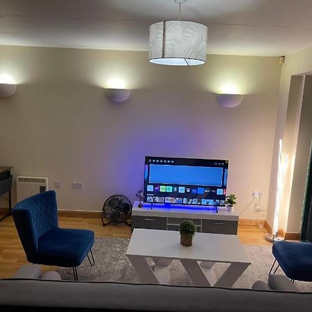 2 Bedrooms, 2 Bathrooms Stunning Penthouse City View Брадфорт Екстериор снимка